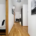 アパート Spacious In With Large Terrace And 2 Parking Spaces By Renters ヴロツワフ