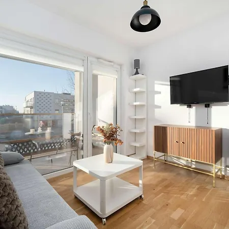 Spacious In With Large Terrace And 2 Parking Spaces By Renters Appartamento