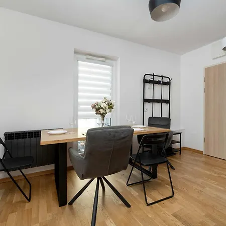 Appartamento Spacious In With Large Terrace And 2 Parking Spaces By Renters Breslavia