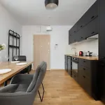 Spacious In With Large Terrace And 2 Parking Spaces By Renters فروتسواف