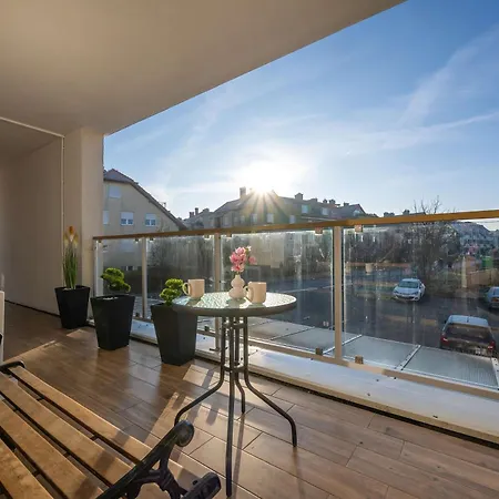 Spacious In With Large Terrace And 2 Parking Spaces By Renters