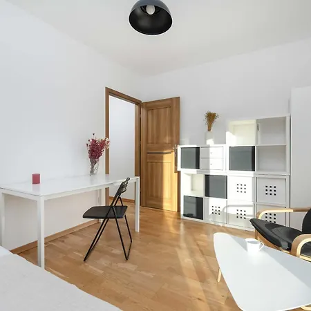 Spacious In With Large Terrace And 2 Parking Spaces By Renters Wrocław