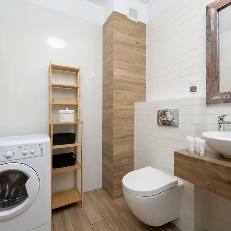 Spacious In With Large Terrace And 2 Parking Spaces By Renters