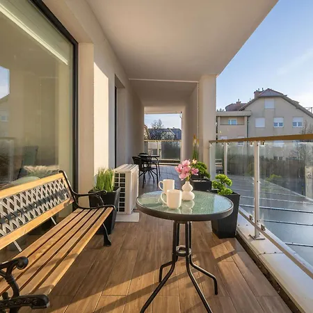 Spacious In With Large Terrace And 2 Parking Spaces By Renters * Βρότσλαβ