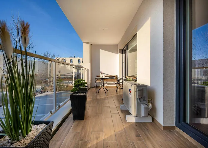 Apartamento Spacious In With Large Terrace And 2 Parking Spaces By Renters